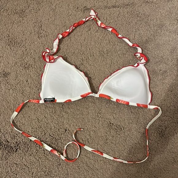 🍓 Triangle Bikini Top 🍓 - Picture 3 of 3